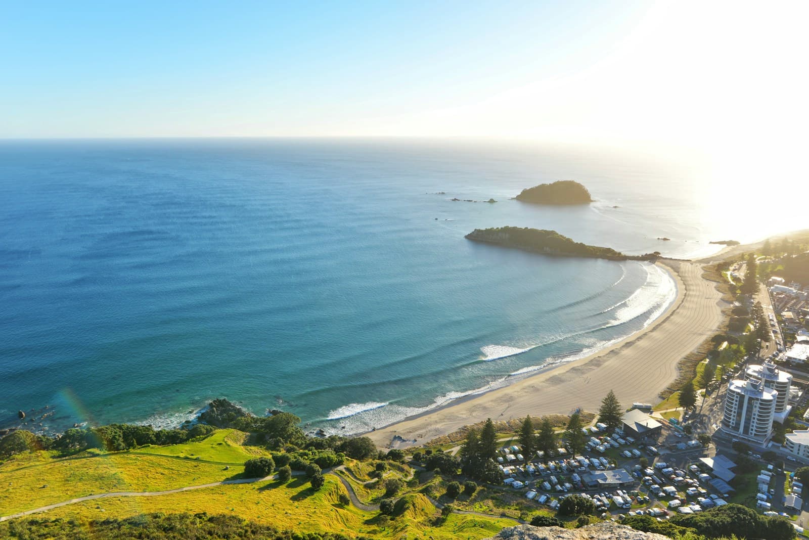 Mount Maunganui beach and the ocean at Tauranga